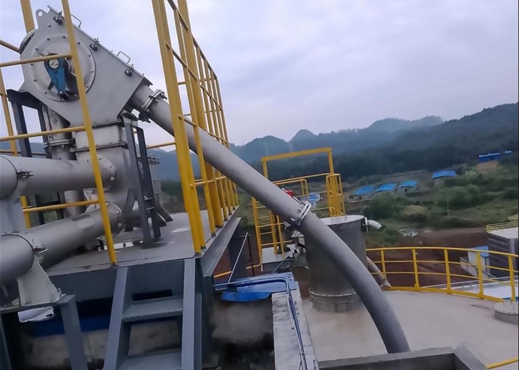 Solid Material SS316 Pipe Chain Conveyor With Motor Reducer